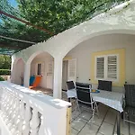 Uvodic Apartment *