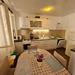 Apartment Uvodic *