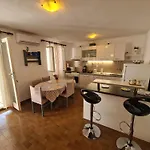 Apartment Uvodic *