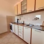Apartment Uvodic *