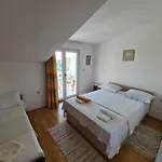 Apartment Uvodic *