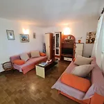 Apartment Uvodic *