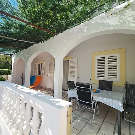 Uvodic Διαμέρισμα *