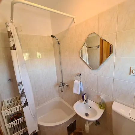Uvodic Apartment *