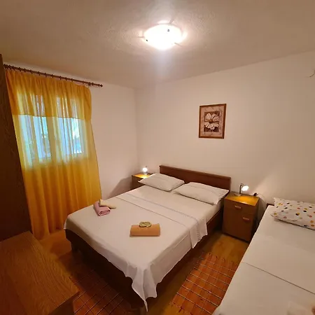 Uvodic * Rogoznica (Sibenik-Knin)