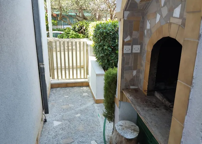 Daire Uvodic Rogoznica (Sibenik-Knin)